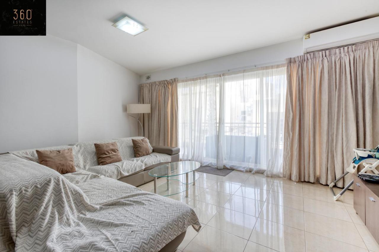 Charming Home Meters From The Seafront With Terrace By 360 Estates セント・ポールズ・ベイ エクステリア 写真