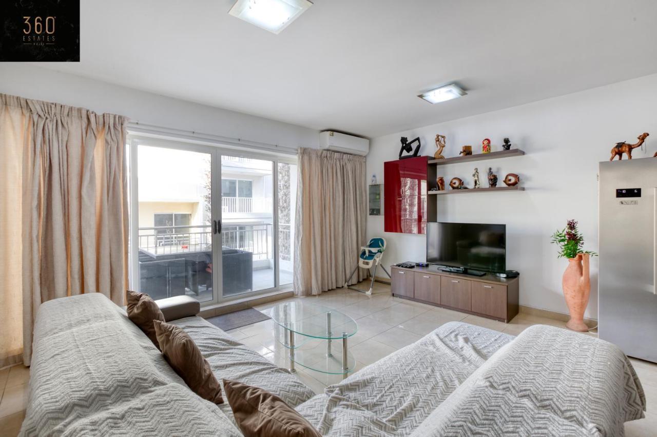 Charming Home Meters From The Seafront With Terrace By 360 Estates セント・ポールズ・ベイ エクステリア 写真
