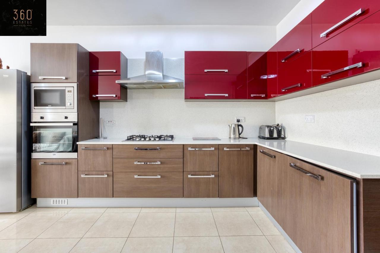 Charming Home Meters From The Seafront With Terrace By 360 Estates セント・ポールズ・ベイ エクステリア 写真