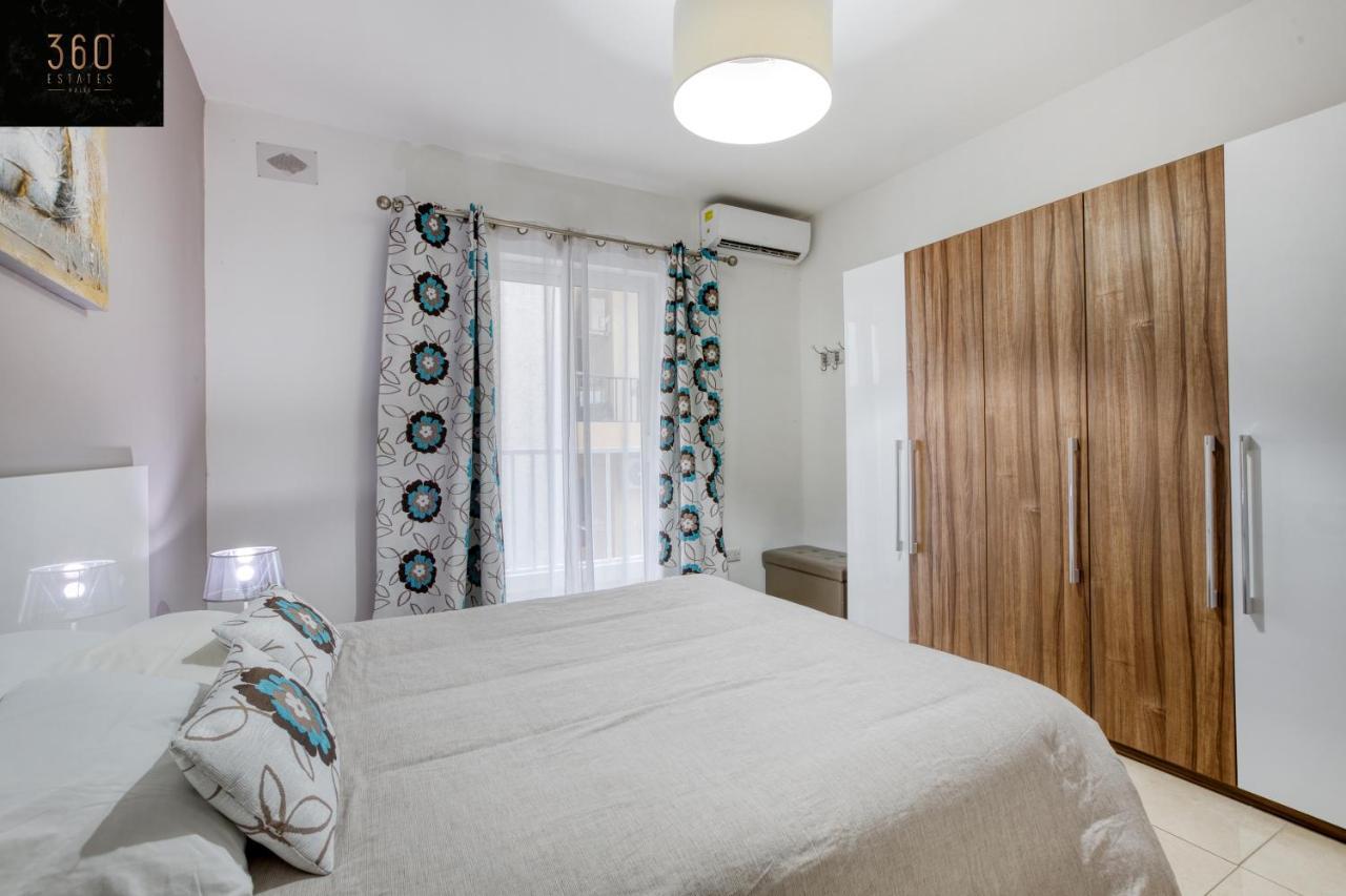 Charming Home Meters From The Seafront With Terrace By 360 Estates セント・ポールズ・ベイ エクステリア 写真