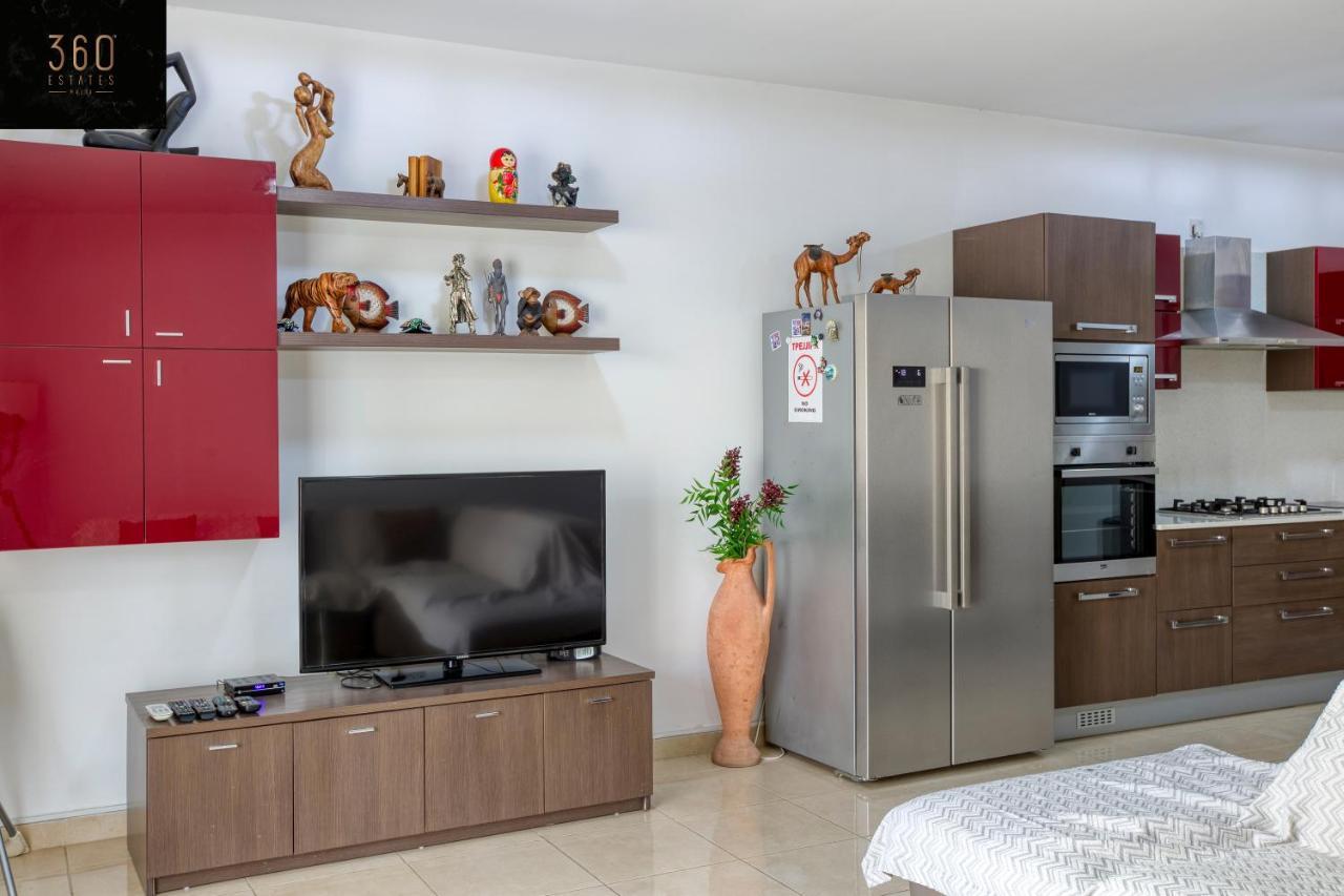 Charming Home Meters From The Seafront With Terrace By 360 Estates セント・ポールズ・ベイ エクステリア 写真