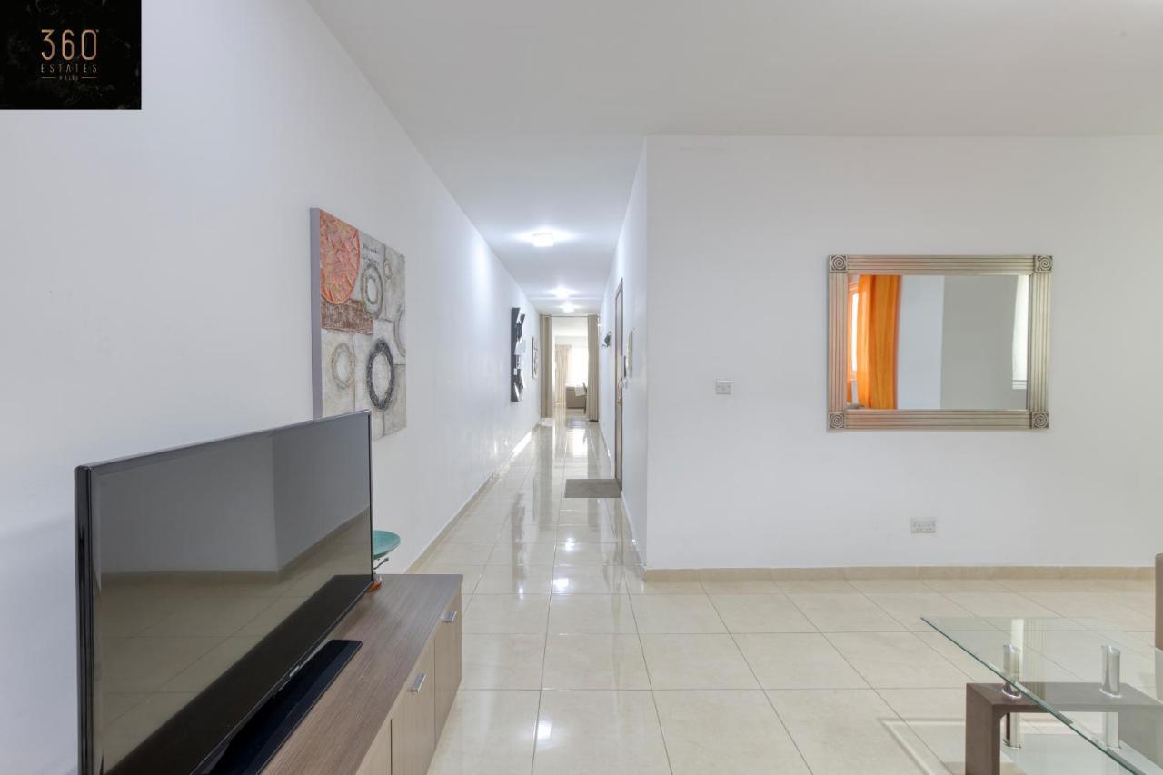 Charming Home Meters From The Seafront With Terrace By 360 Estates セント・ポールズ・ベイ エクステリア 写真