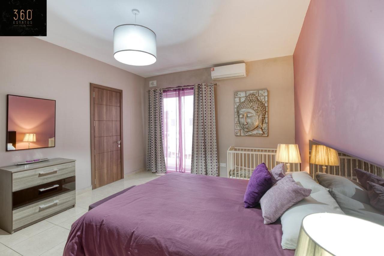Charming Home Meters From The Seafront With Terrace By 360 Estates セント・ポールズ・ベイ エクステリア 写真