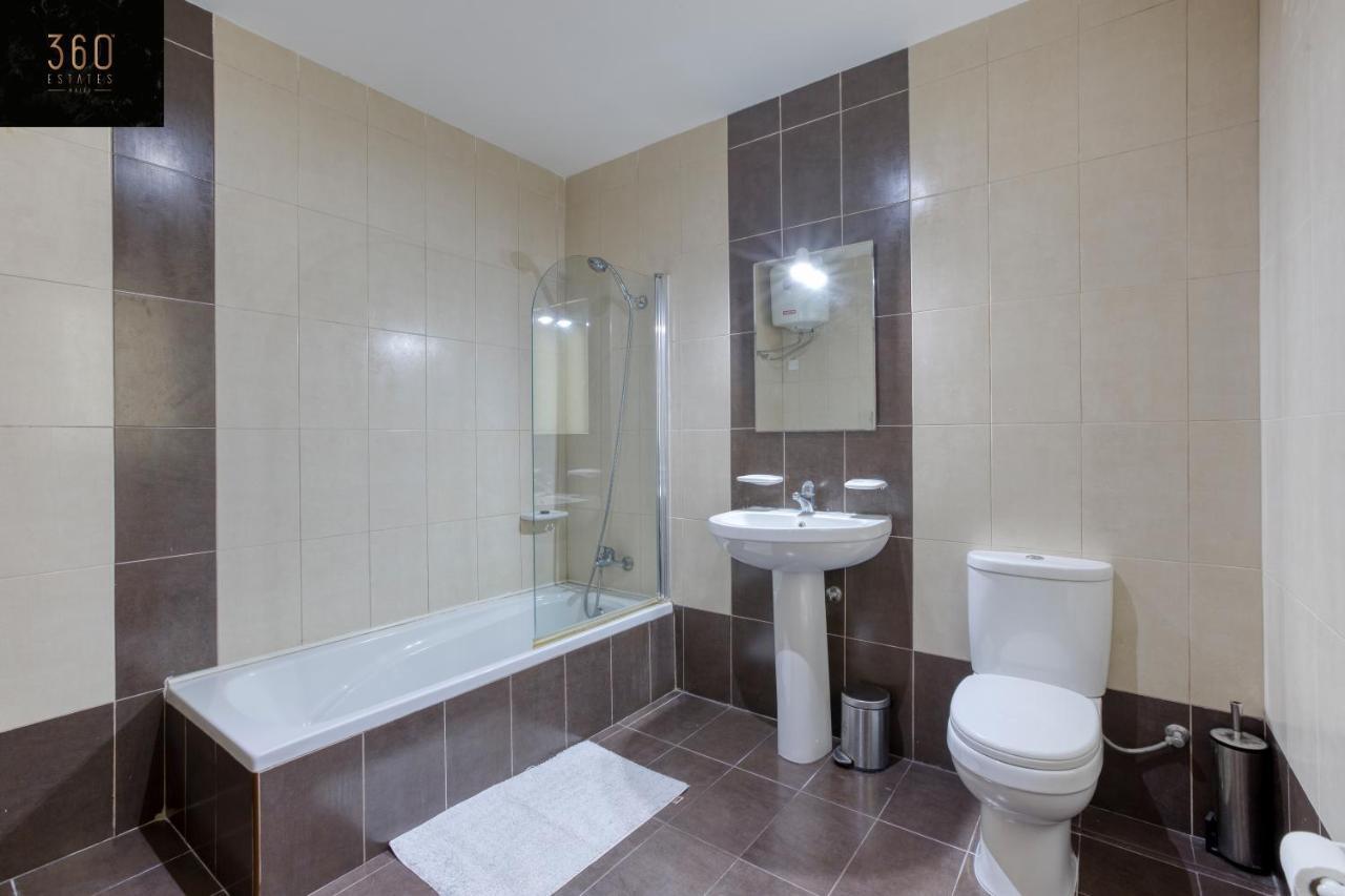Charming Home Meters From The Seafront With Terrace By 360 Estates セント・ポールズ・ベイ エクステリア 写真